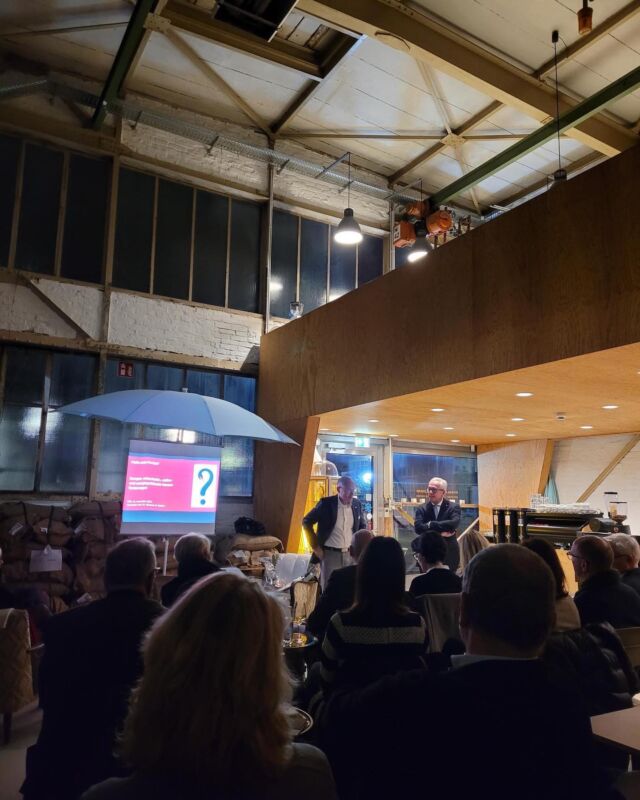 Putin ante portas? - Gelungener Vortragsabend mit Prof. Dr Fischer im vollbesetzten, stilvollen Moxxa Café. 

#lionsclubinternational #lionsclub #köln #kölnmülheim #schanzenstraßeköln #moxxacafe #cafemoxxa #vortrag