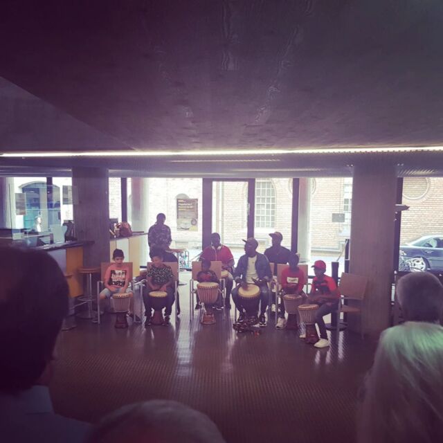In der Pause unseres #Benefizkonzerts #SpanischeNacht werden die jungen #Musikerinnen und #Musiker des Projekts #FinkenbergSounds im #uraniatheaterköln auftreten und ihr Können präsentieren. Das Bild zeigt #FinkenbergSounds im Rahmen eines Benefizkonzerts 2019. Wir unterstützen das Projekt #FinkenbergSounds seit Jahren - so auch mit den Erlösen des anstehenden Konzerts am 15.9., für das es derzeit noch Karten gibt.

#ausgeheninköln #lionsinternational #lionsclub #lionsrheingold #lionsclubdeutschland #lions #eventinköln #uraniatheater #kölnistschön #köln #kölnehrenfeld #spanischemusik #musikinköln #weserve